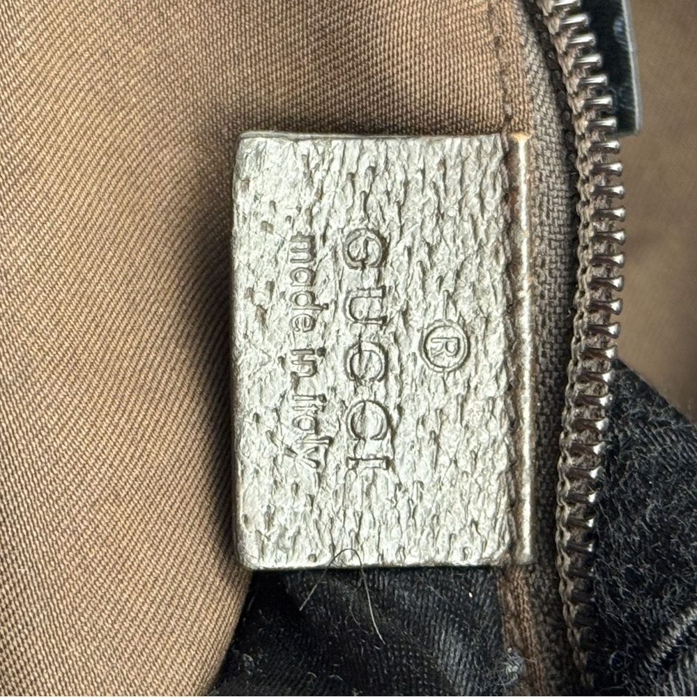 Gucci Beige Monogram Bag with Red and Green Strap - Picture 11 of 16